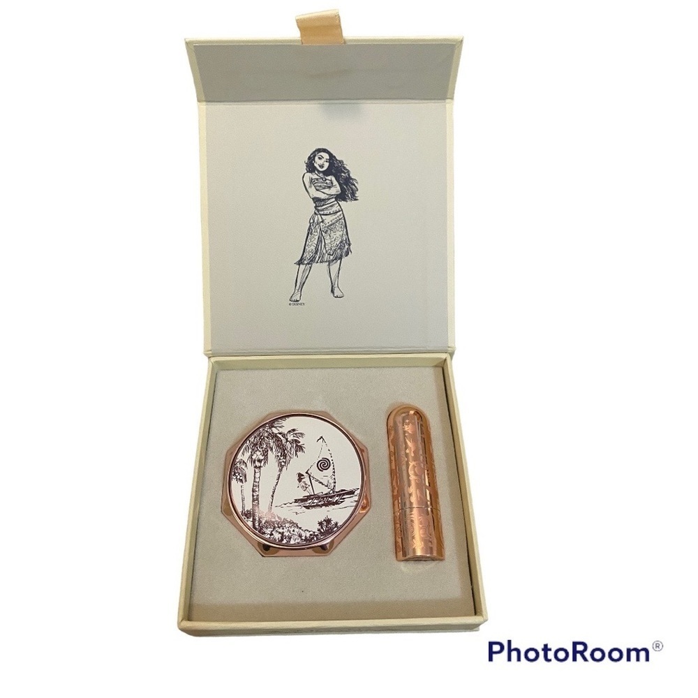 Besame Disney Princess Signature Collection “Moana” Compact & Lipstick